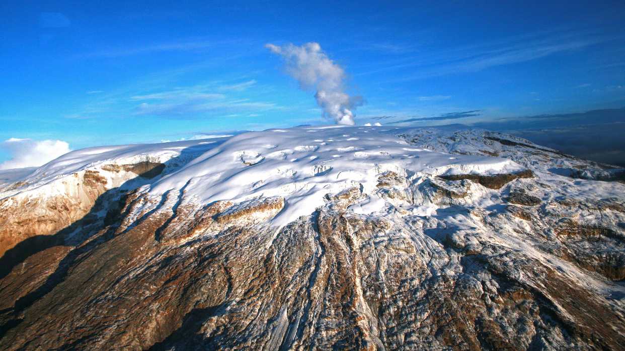 Sigue la amenaza del volcán Nevado del Ruiz