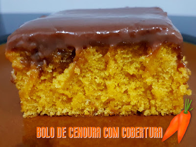 Bolo de cenoura com cobertura