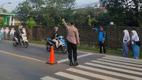 Personil Polsek Warunggunung Polres Lebak Melaksanakan Strong Point  di SMK MHI Warunggunung