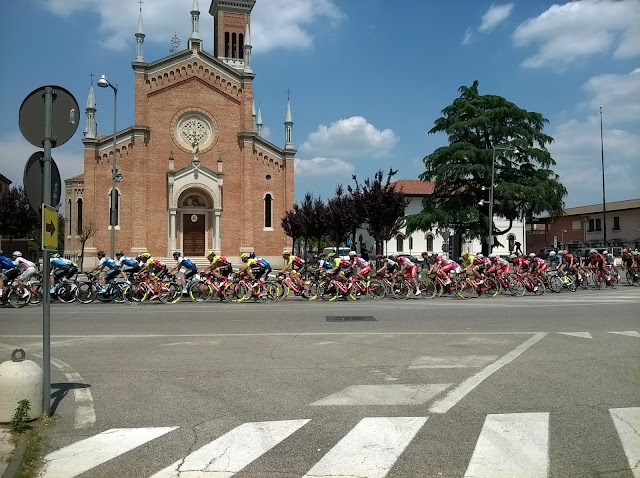 Ciclisti della adriatica Ionica race 2018 ad Arcade