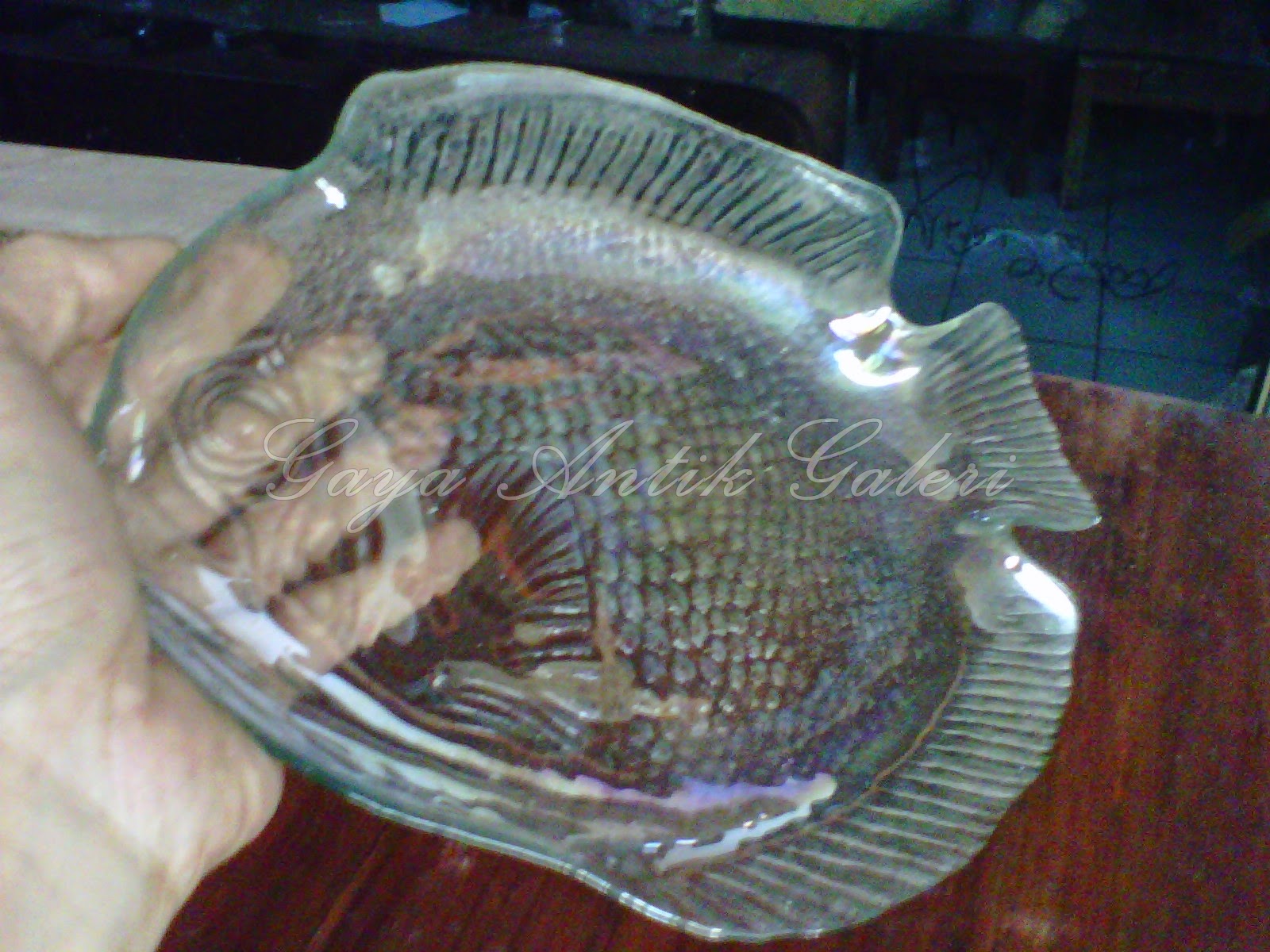 Gaya Antik Galeri Piring  Unik Stw Motif Ikan  Kaca  Kebiruan