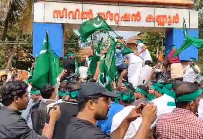 Kannur, News, Kerala, Police, Youth, Politics, Muslim Youth League protests against Budget.