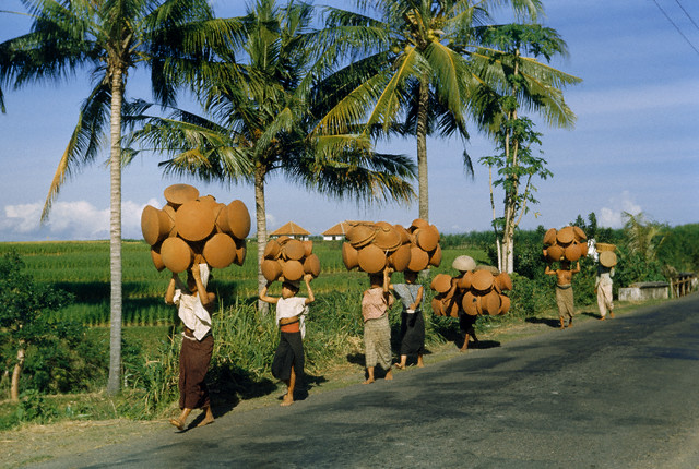 Indonesia Zaman Doeloe Penjual gerabah di Bali 1951