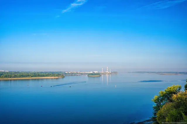 Вид на широкую реку