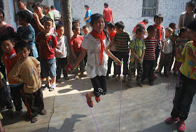 Permainan belajar untuk anak lompat tali