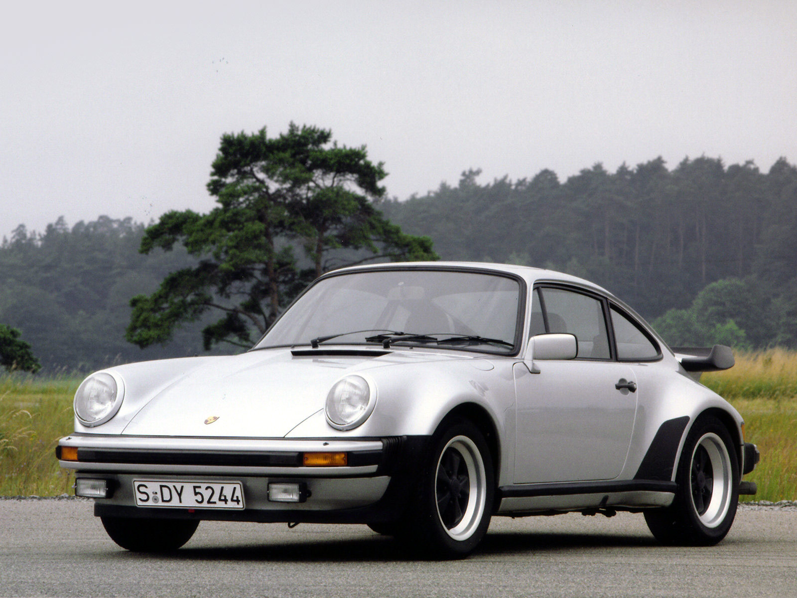 ... /AAAAAAAAAec/XgzTVbwOrV4/s1600/Porsche-930_Turbo_1980_pictures_1.jpg