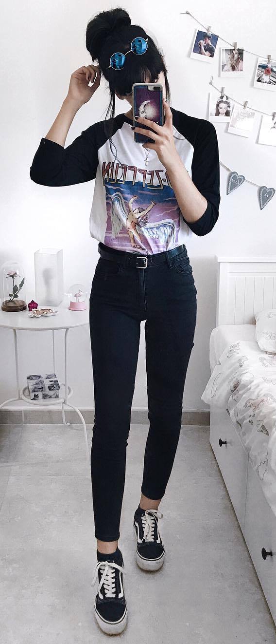 outfit of the day | printed top + black skinnies + sneakers
