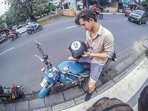 Rangga Azof Bawa Motor