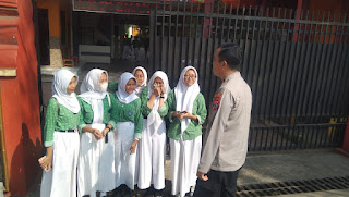 Kanit Sabahara Polsek Kasemen Polresta Serkot Berikan Arahan dan Pembinaan Kepada Siswa SMA N 4 Kota Serang