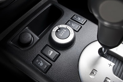 2011 Nissan X-Trail SUV Shifter Photo