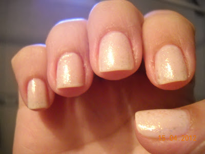 as gold as it gets essie nails uñas nail polish esmaltes flakies