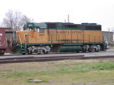 Albany & Eastern GP38-3 #2001 at Lebanon, Oregon, on March 20, 2006