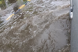 Banjir Meluap di Depan Pengadilan Agama Abepura, Kota Jayapura