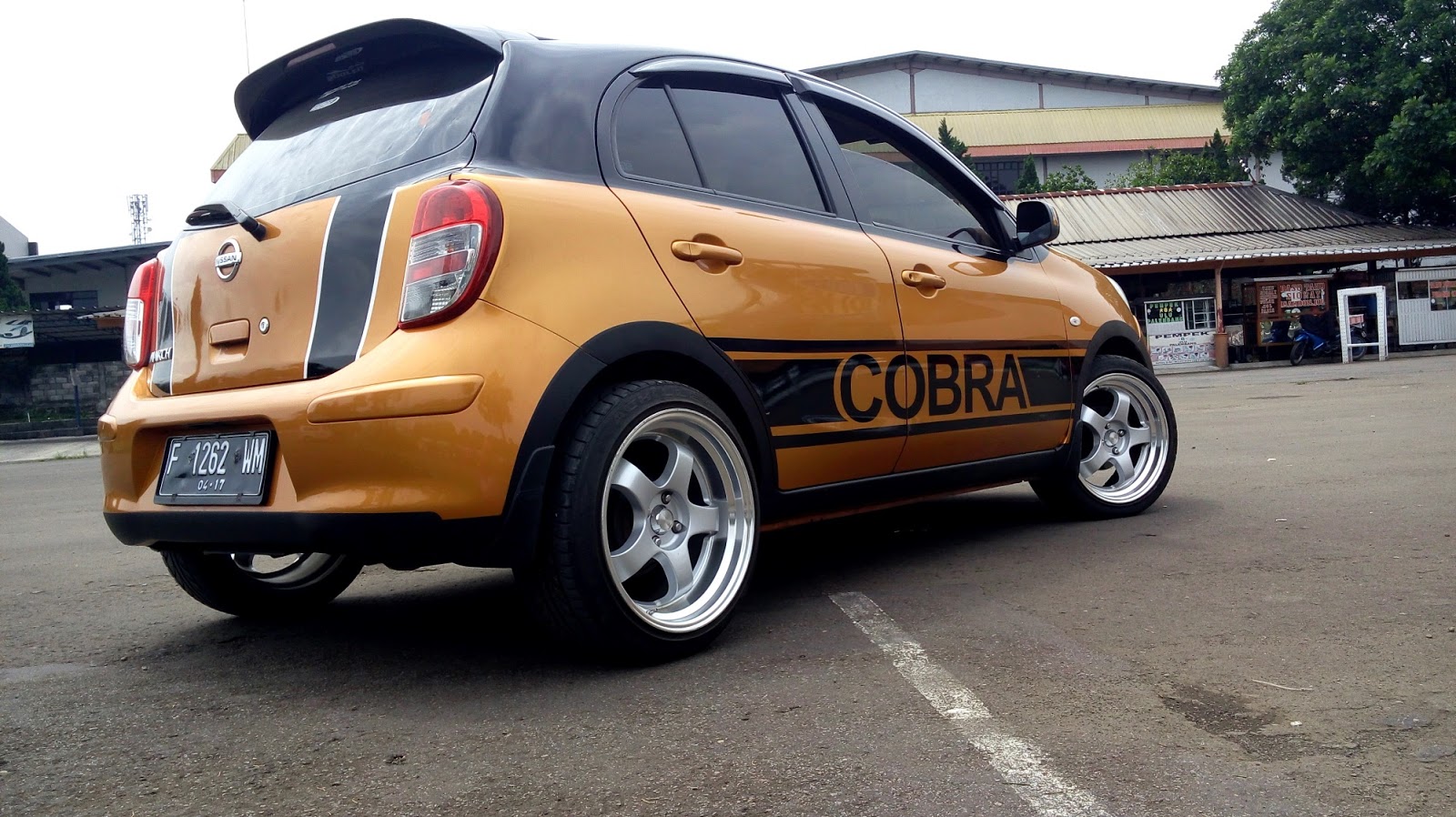 Dijual Replika Mini Cooper Nissan MARCH 2012 Istimewa VR R17