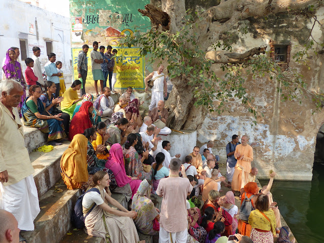 Sankarshan Das Adhikari - Describing Krishna's Pastimes at Vimala Kunda