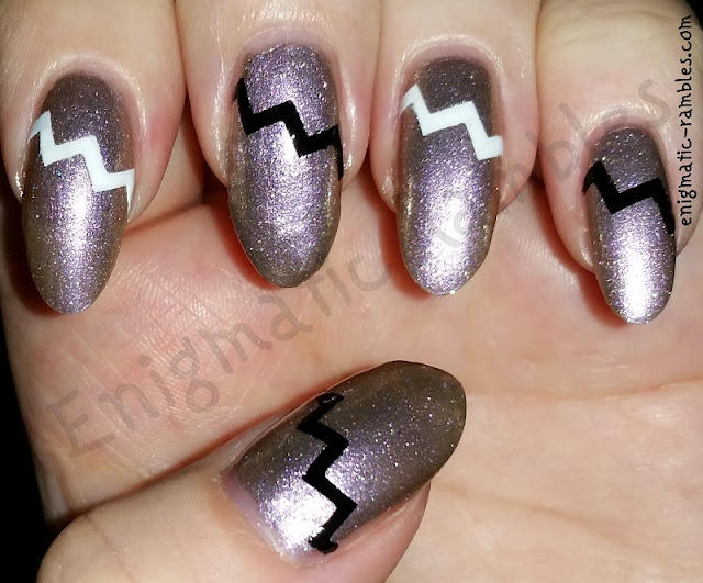 zig-zag-chevron-nails-nail-art