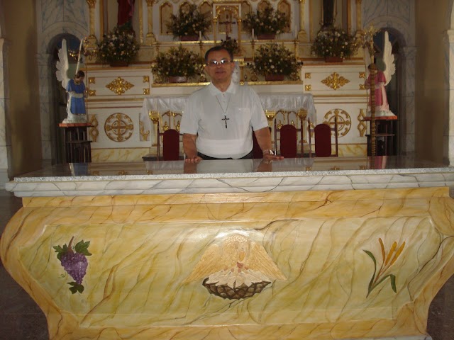 PADRE MANDA COMPRAR NOVO ALTAR PARA A IGREJA