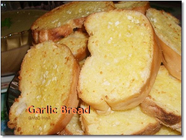 Dari Dapur MaDiHaA: Roti Bawang Putih / Garlic Bread