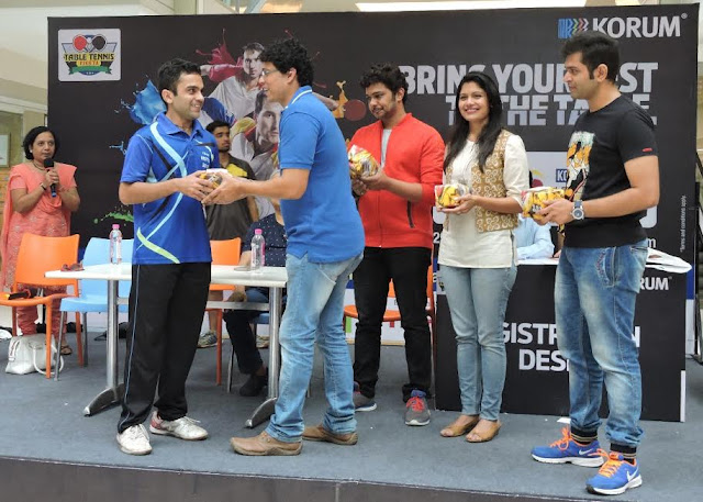 The lead actors of well-known Marathi play Strawberry, Suyash Tilak and Suruchi Adarkar also known as Jai and Aditi, the famous jodhi of KA RE Durawa, Marathi TV serial visited KORUM Mall on Sunday to encourage the participants of the Table Tennis tournament. At the event the lead actors played few exhibition matches with the top professional Table Tennis players and were seen interacting with the patrons and Table Tennis enthusiasts