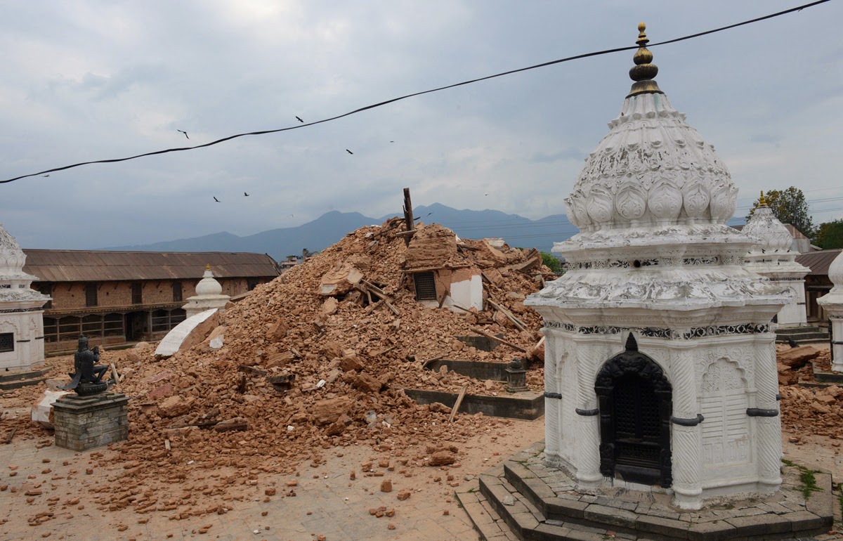 Fotofoto Gempa Nepal Full HD Ngeri dan Menyedihkan