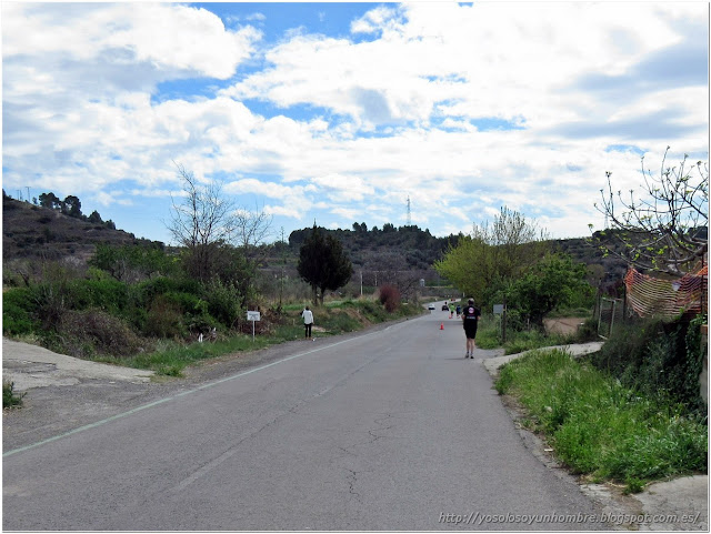 Vamos avanzando, trocito de carretera.