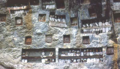 Tempat Pemakaman Londa di Tana Toraja