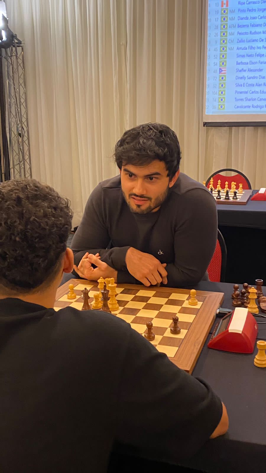 Iniciantes e mestres se enfrentam no campeonato internacional de xadrez em  Manaus - Portal Em Tempo