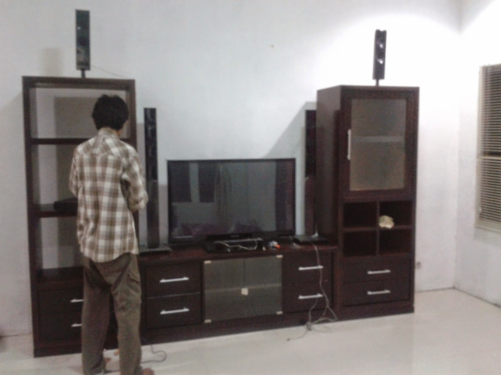  Rak  TV  Dinding  Moderen Minimalis  Simpati Furniture