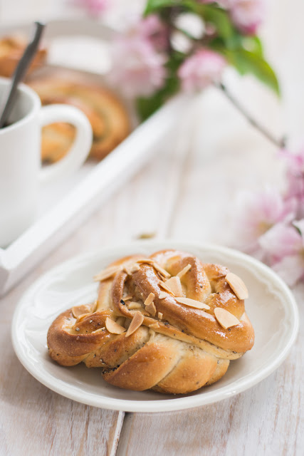 Kardamummabullar, brioches à la cardamome suédoises