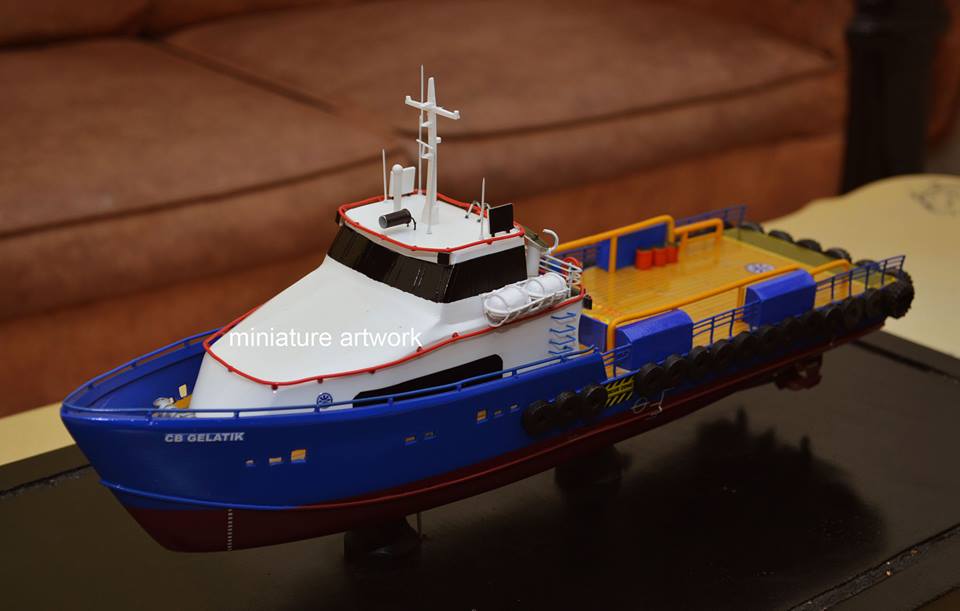 miniatur kapal crew boat cb gelatik pt baruna raya logistics rumpun artwork planet kapal indonesia