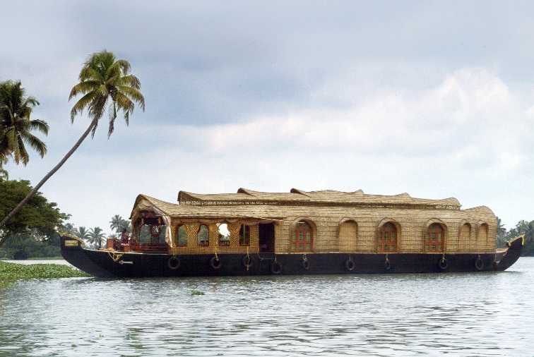 Houseboat Grand Designs. The Kettuvallam (House Boat in