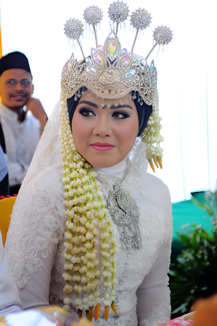 Akad nikah dengan adat sunda siger resepsi pernikahan bekasi