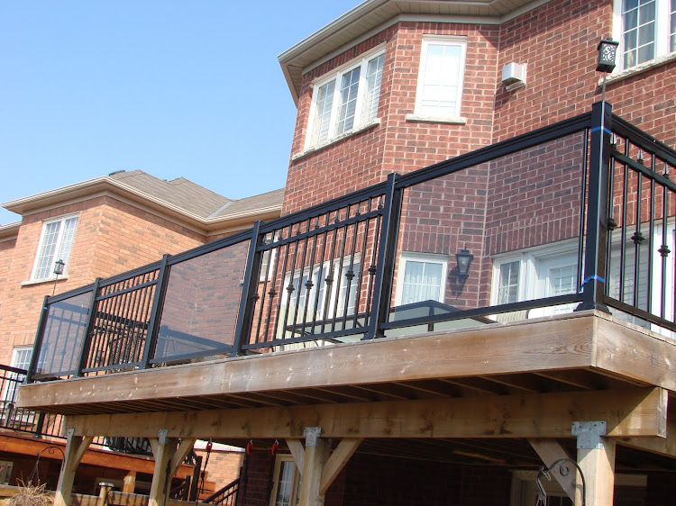 Balcony glass railings replaced in Woodbridge, ON Style GR4.