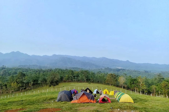 Camping di Wisata Bukit Waruwangi Serang