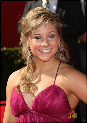 Shawn Johnson in beautiful dress 