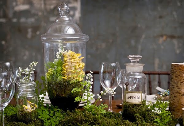 Labels centerpiece moss tablescape