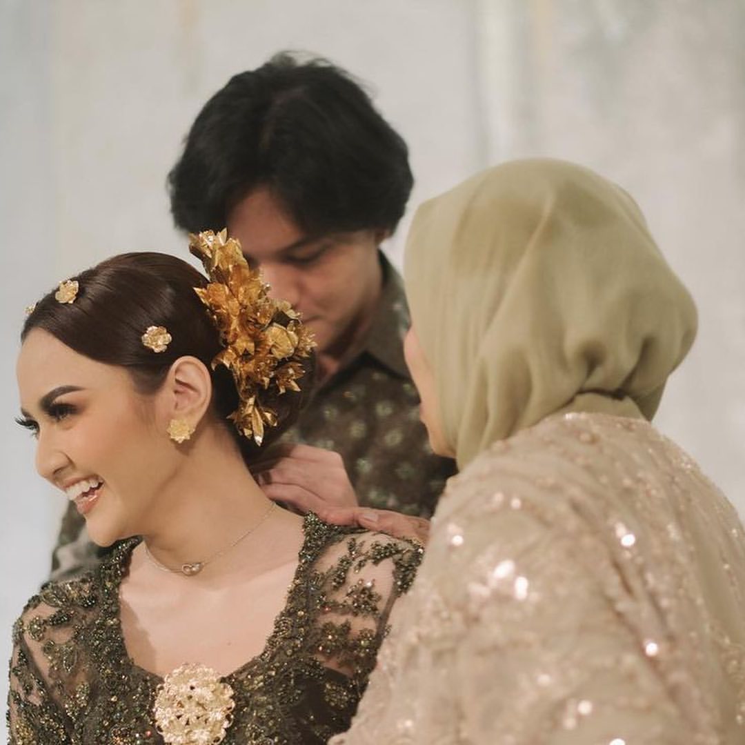 Potret acara lamaran Rizky Febian dan Mahalini (Instagram : @thebridestory)