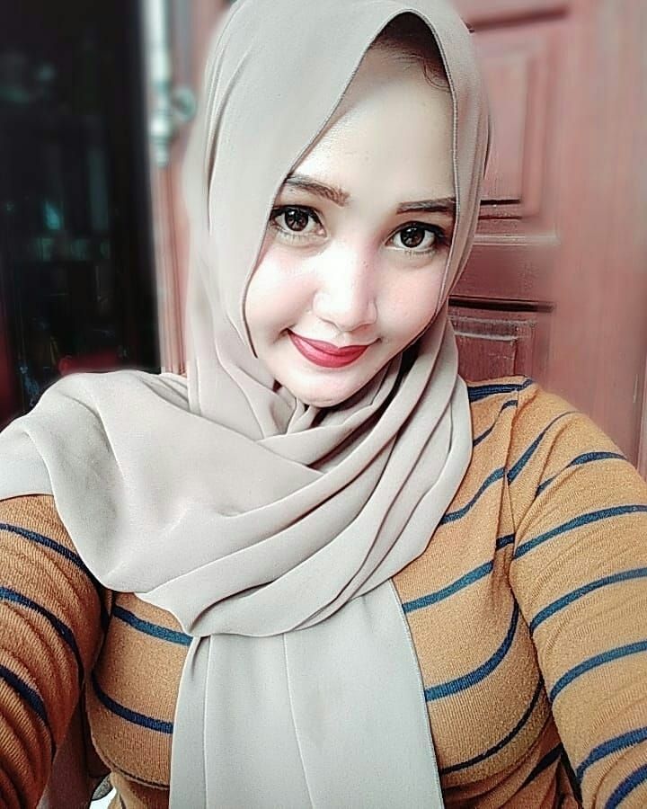 Tante Berjilbab Cantik  Ketat Gemesin Republic Renger Cantik 