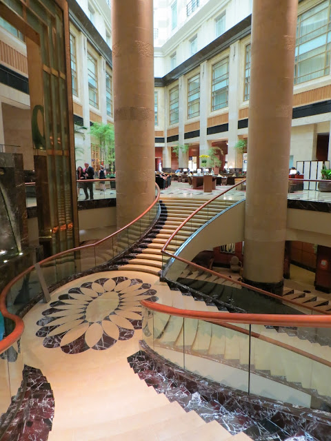 the fullerton hotel countyard