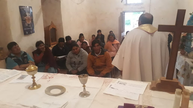Gottesdienst in Mojinete mit Padre Pascual aus Tupiza