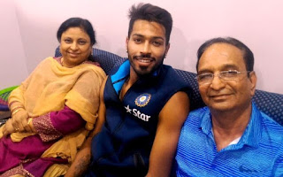 Hardik Pandya With His Parents