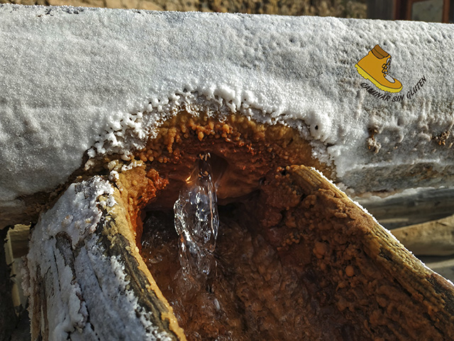 CANAL DE MADERA DE PINO EN SALINAS DE AÑANA