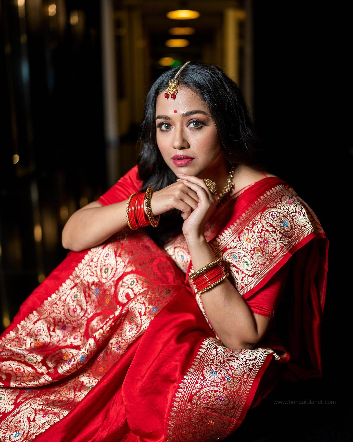 Sohini-Sarkar-cute-and-stunning-photoshoot-in-Saree-26-Bengalplanet.com