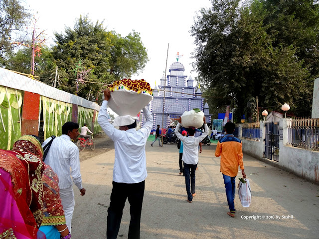 Chhath Devotees are going towards sone river to evening Prayers - Dehri On Sone, Bihar
