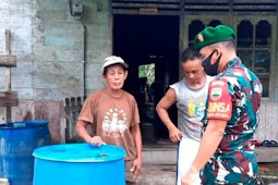 Cegah Berkembang Biaknya Nyamuk Aedes Aegypti,   Babinsa Saprizal Himbau Warga Jaga Kebersihan Lingkungan