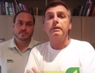 Jair e Carlos Bolsonaro criticam notícia-crime da oposição