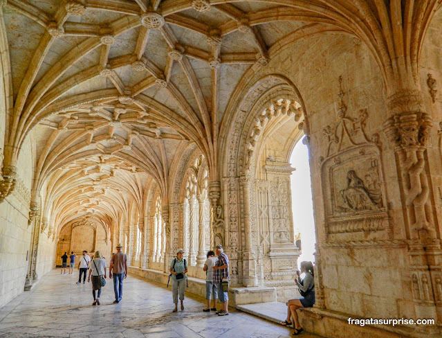 claustro principal do Mosteiro dos Jerónimos em Lisboa