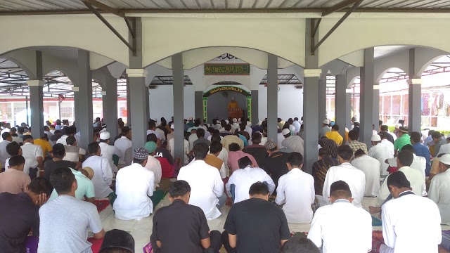 Lapas Dompu Laksanakan Sholat Jum'at Berjamaah di Mesjid Attaubah