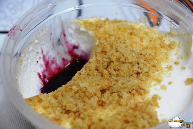 blueberry with cheesecake and crumbs