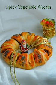 Mixed vegetable wreath bread